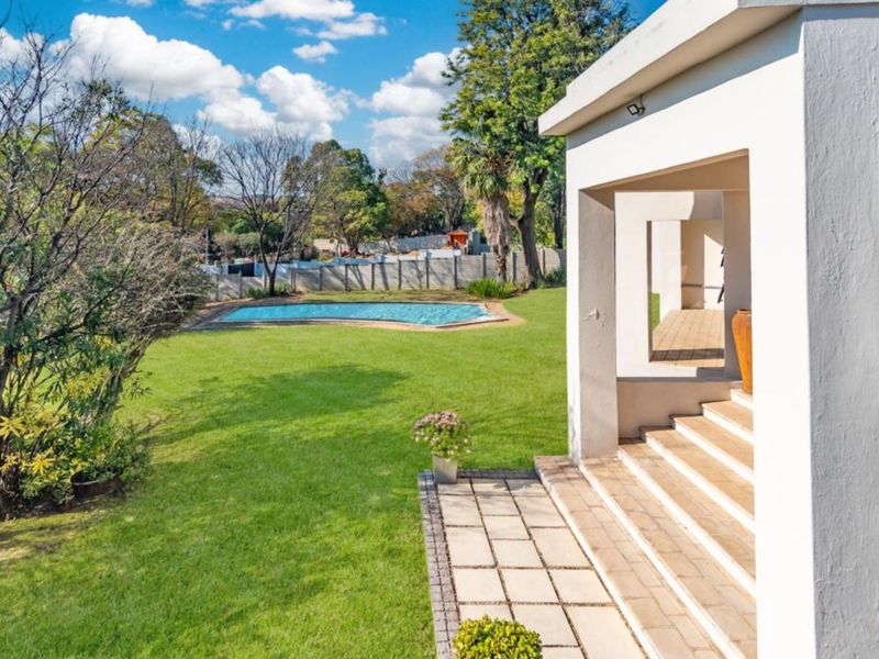 House For Sale in Bryanston - Photo 2