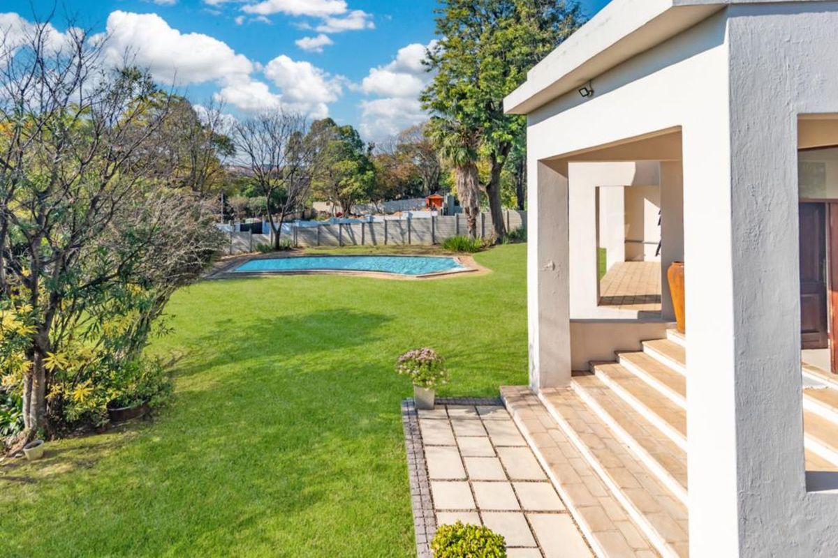 House For Sale in Bryanston - Photo 2