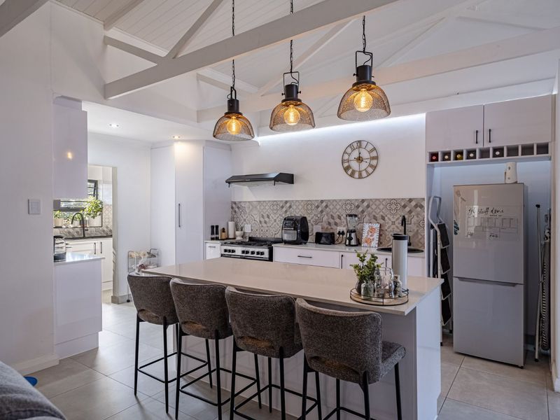 House For Sale in Mount Pleasant - Photo 4