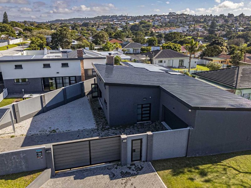 House For Sale in Mount Pleasant - Photo 1
