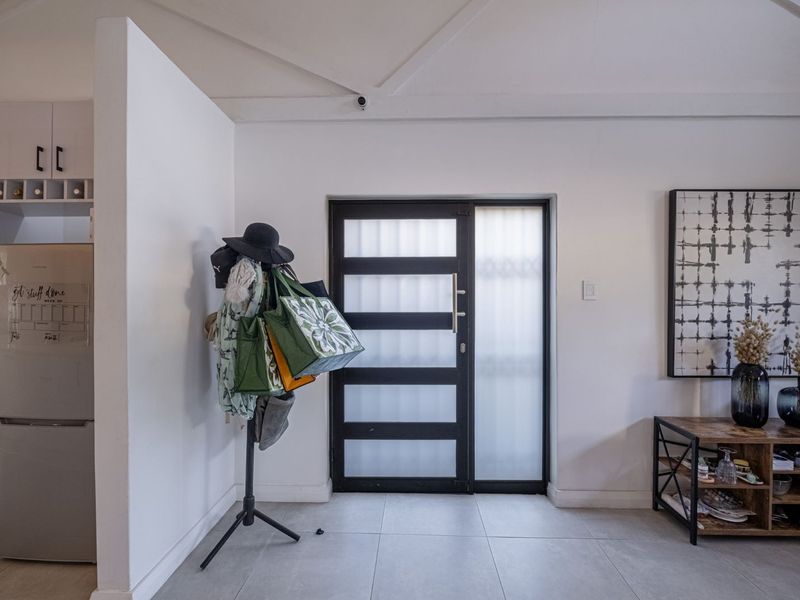 House For Sale in Mount Pleasant - Photo 3