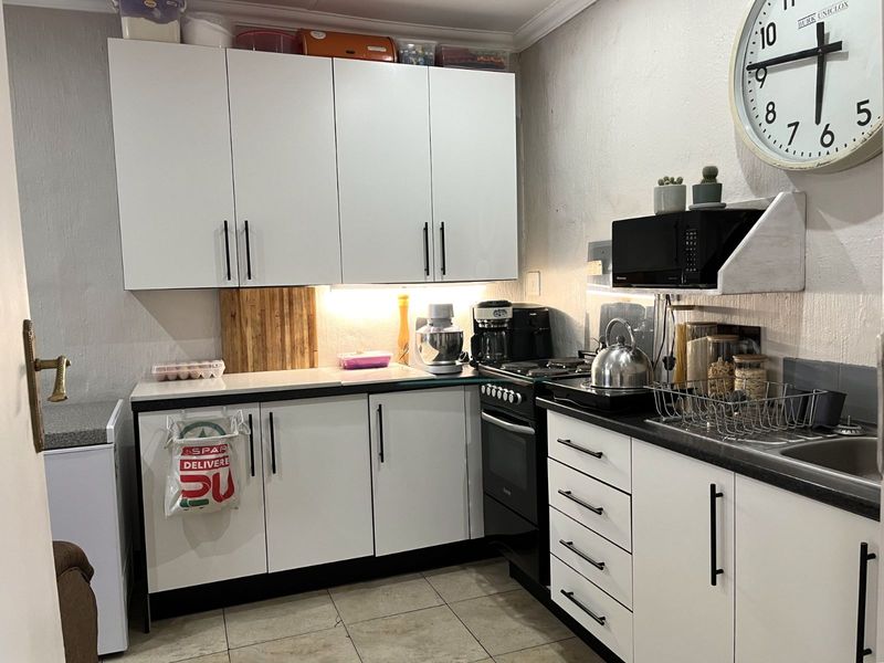Apartment To Rent in Garsfontein - Photo 8