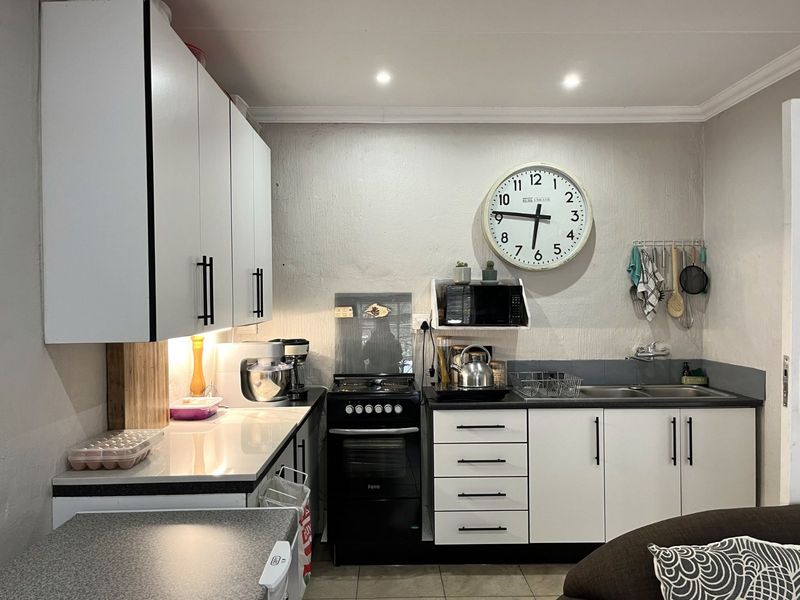 Apartment To Rent in Garsfontein - Photo 7