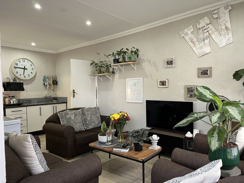 Apartment To Rent in Garsfontein - Photo 6