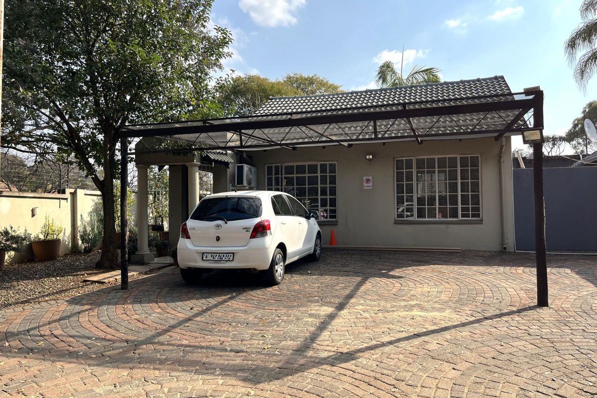 Apartment To Rent in Garsfontein - Photo 2