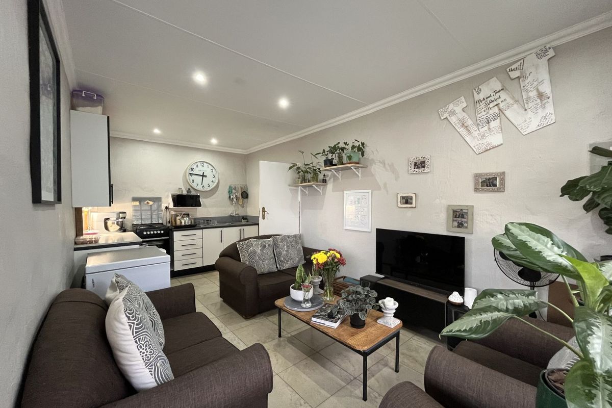 Apartment To Rent in Garsfontein - Photo 5