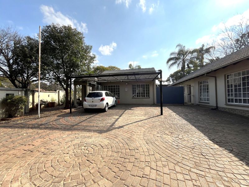 Apartment To Rent in Garsfontein - Photo 1