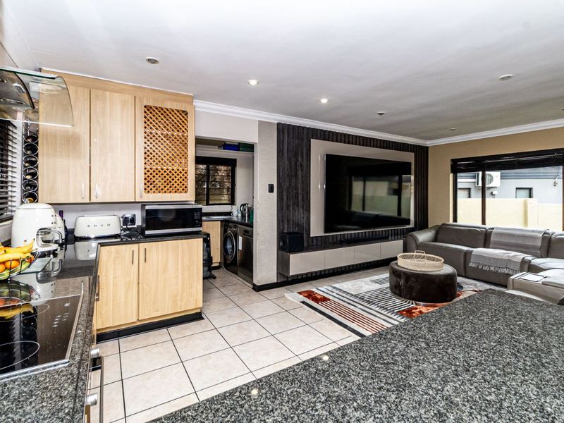 House For Sale in Willowbrook - Photo 4