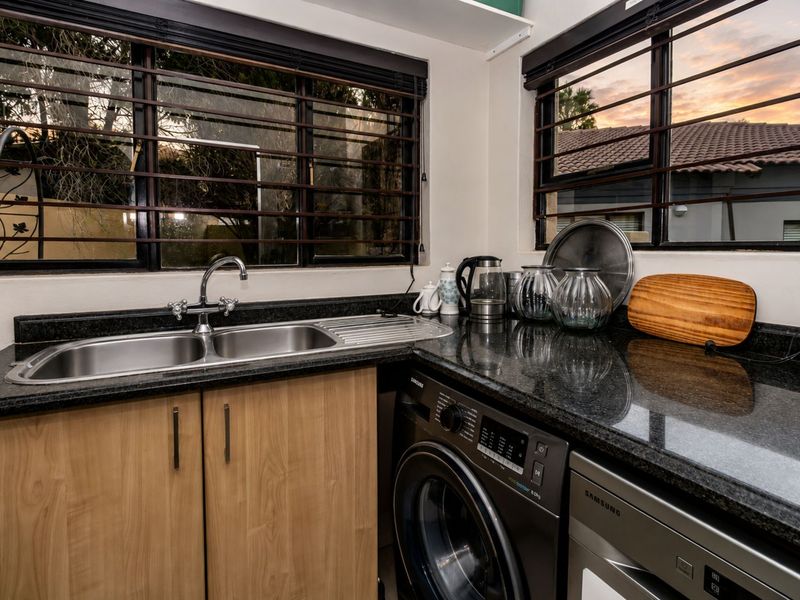 House For Sale in Willowbrook - Photo 7