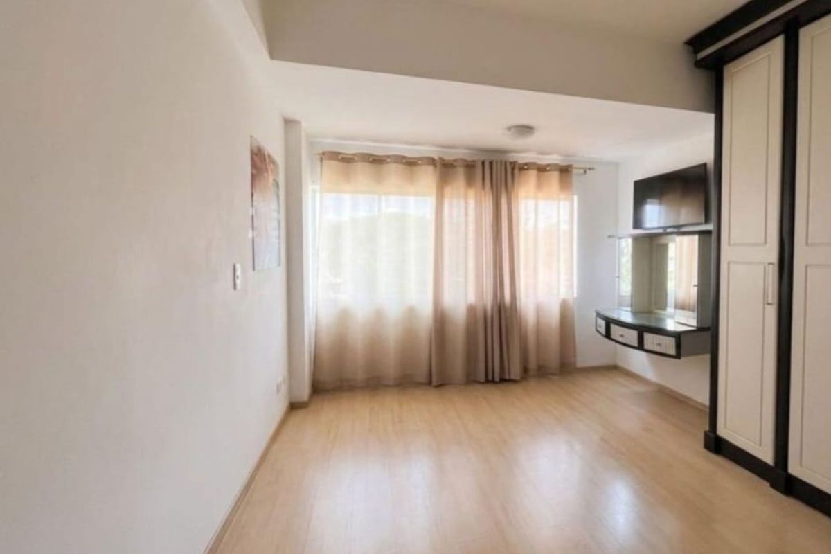 Apartment For Sale in North Beach - Photo 5