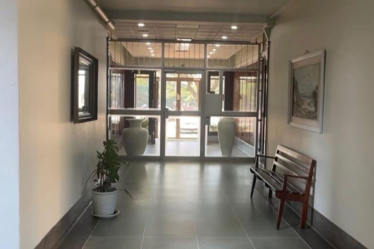Apartment For Sale in North Beach - Photo 4