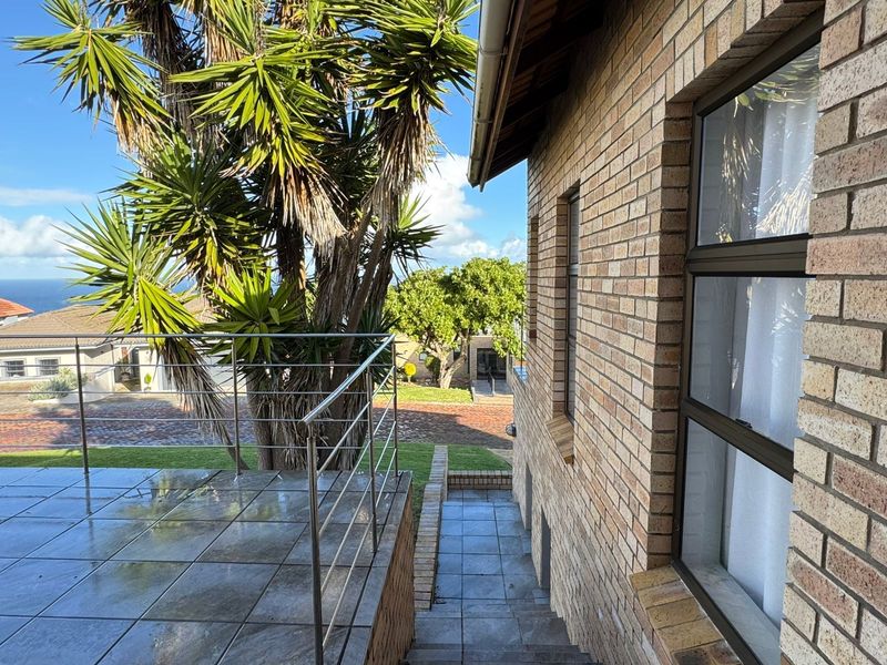 House For Sale in Mossel Bay Golf Estate - Photo 2