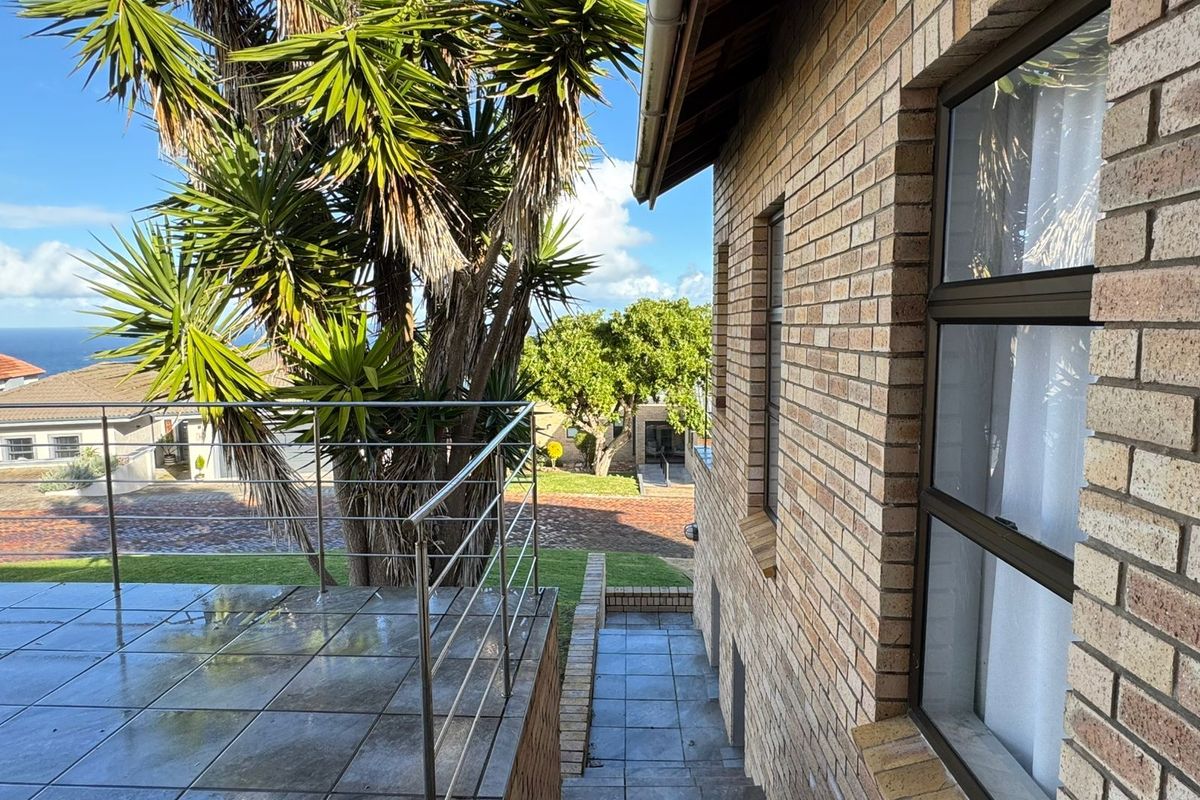 House For Sale in Mossel Bay Golf Estate - Photo 2