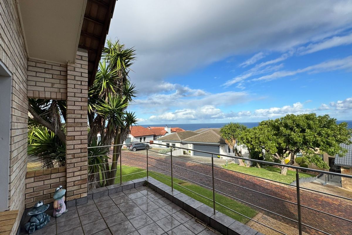 House For Sale in Mossel Bay Golf Estate - Photo 4