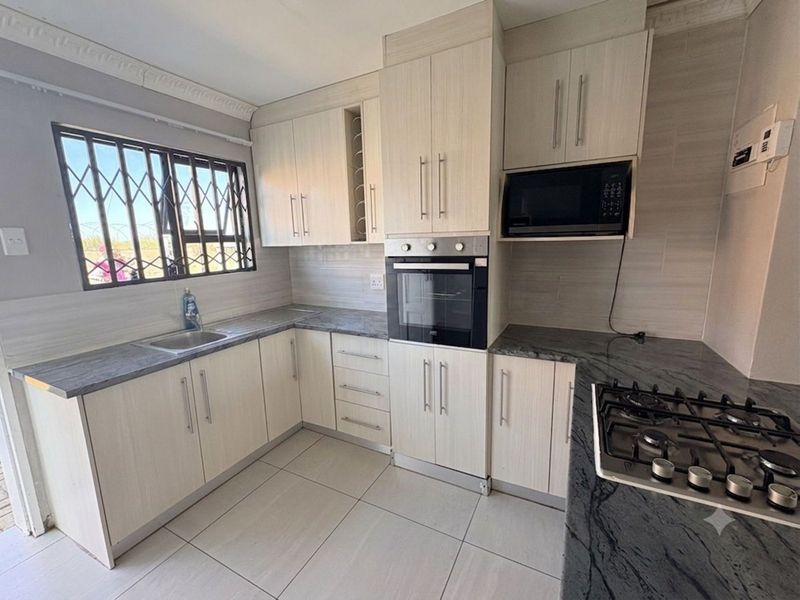 House For Sale in Roodepan - Photo 6
