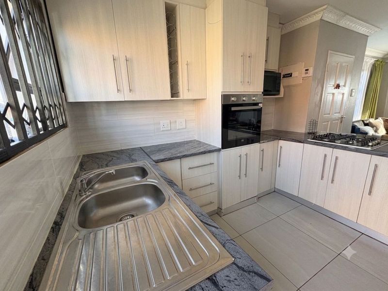 House For Sale in Roodepan - Photo 5