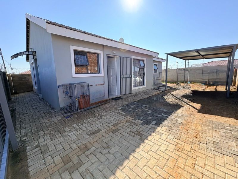 House For Sale in Roodepan - Photo 1