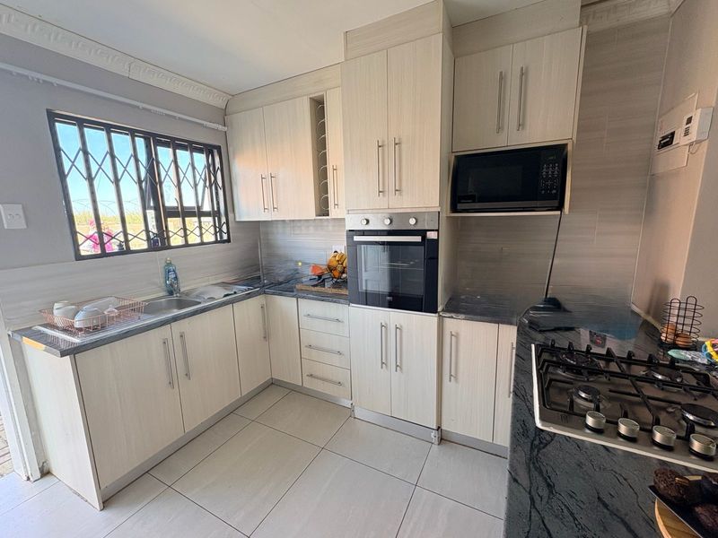 House For Sale in Roodepan - Photo 4