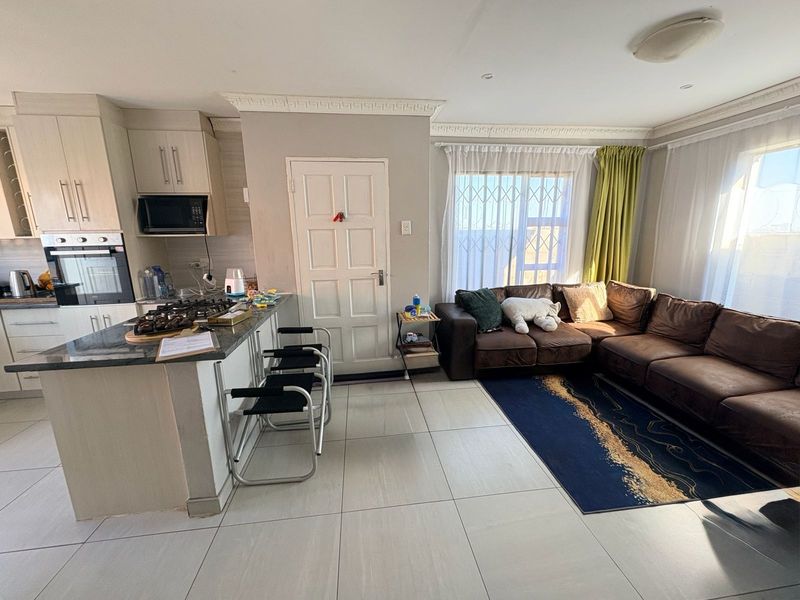 House For Sale in Roodepan - Photo 2