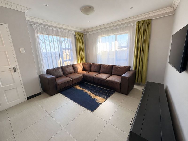House For Sale in Roodepan - Photo 3