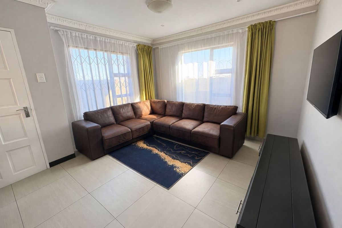 House For Sale in Roodepan - Photo 3