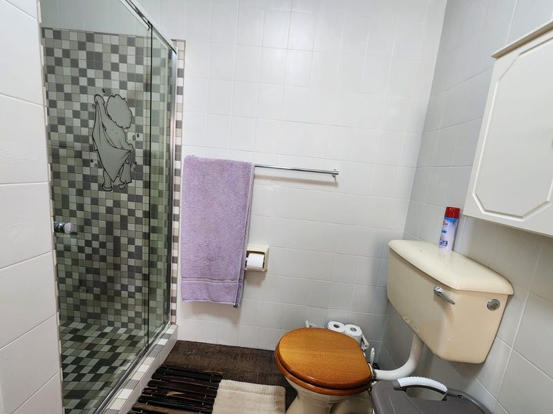 Townhouse For Sale in Rhodesdene - Photo 10