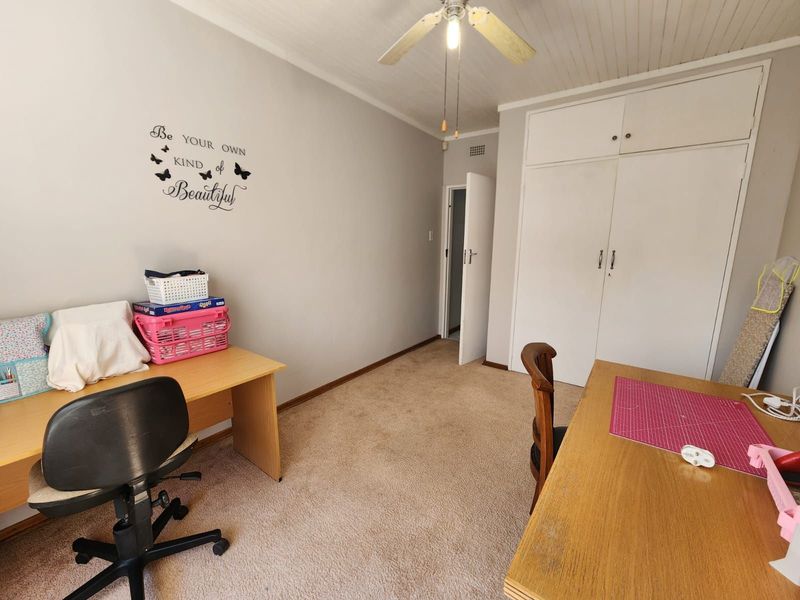 Townhouse For Sale in Rhodesdene - Photo 4