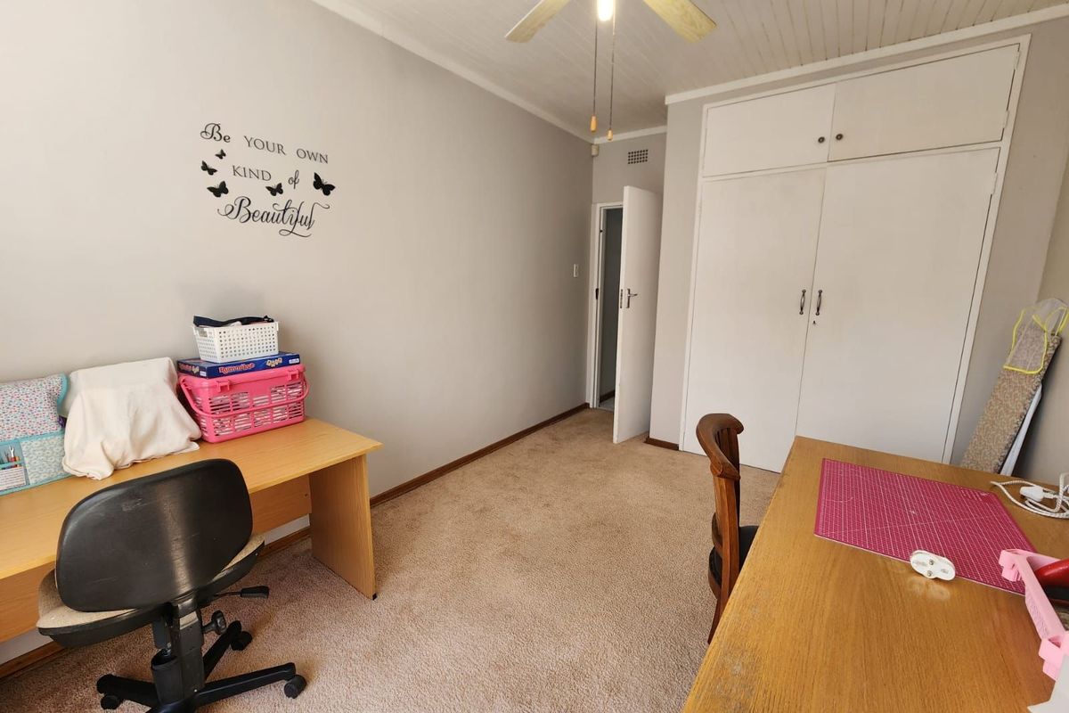 Townhouse For Sale in Rhodesdene - Photo 4