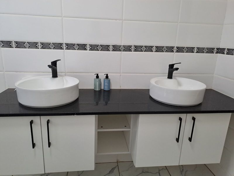 House For Sale in Rayton Central - Photo 6