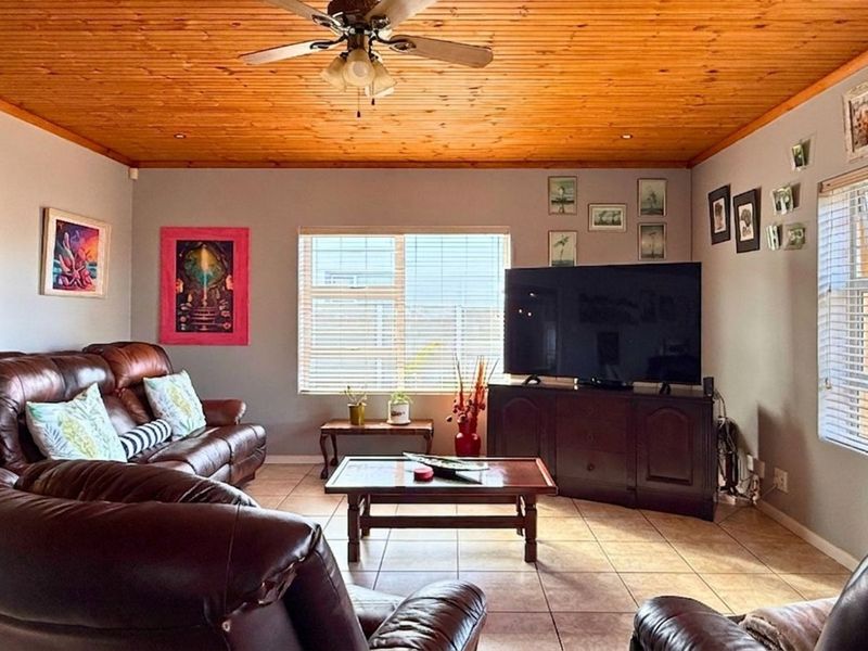 House For Sale in Franskraal - Photo 4