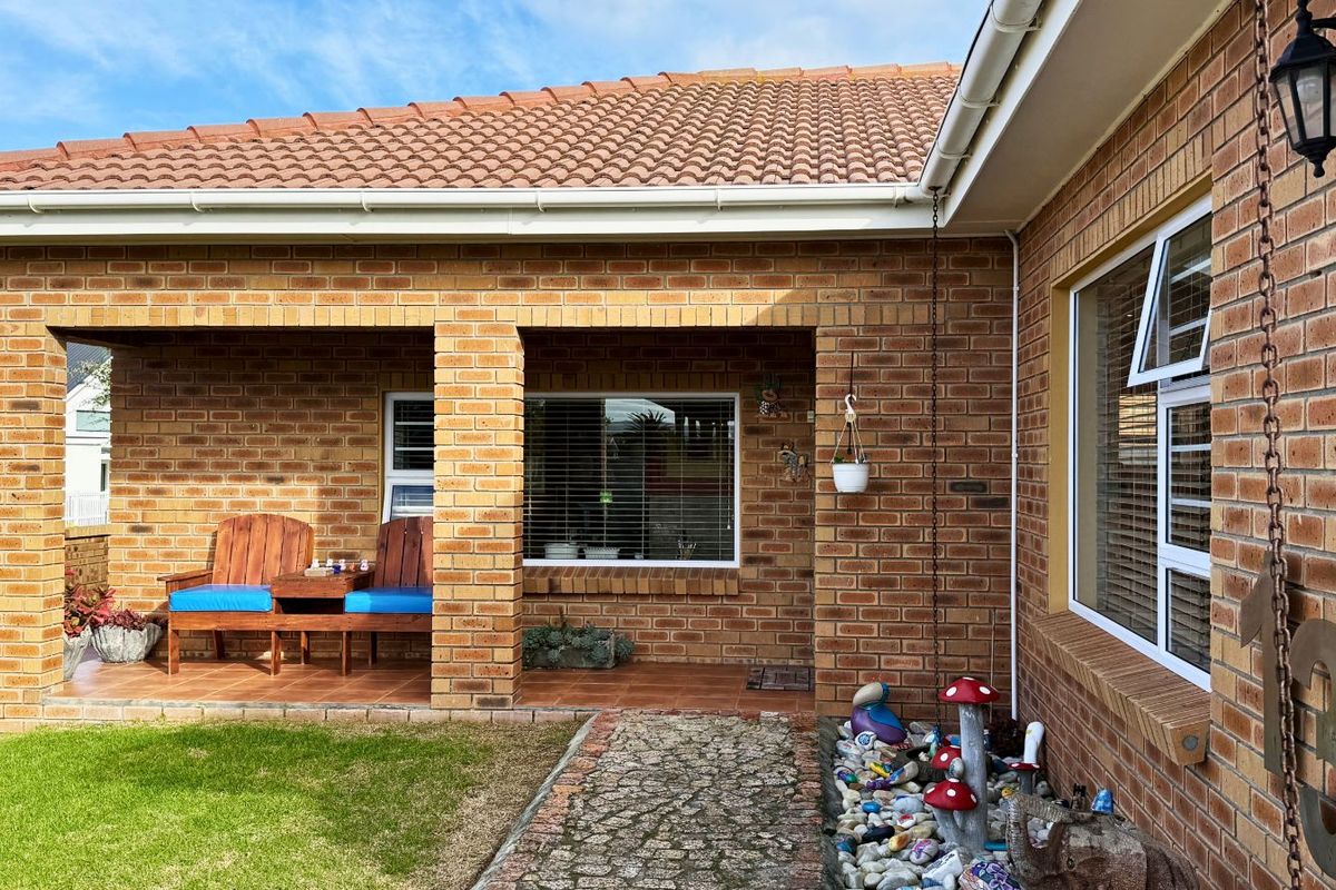 House For Sale in Franskraal - Photo 3