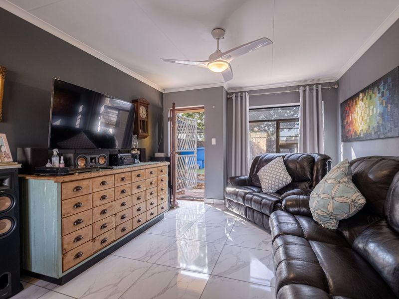 House For Sale in Humewood - Photo 2