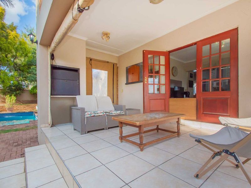 House For Sale in Wilgeheuwel - Photo 4