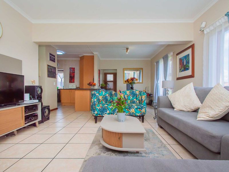 House For Sale in Wilgeheuwel - Photo 7