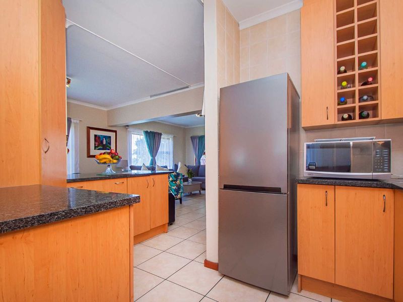 House For Sale in Wilgeheuwel - Photo 10