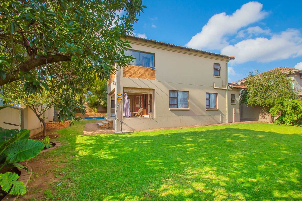 House For Sale in Wilgeheuwel - Photo 5