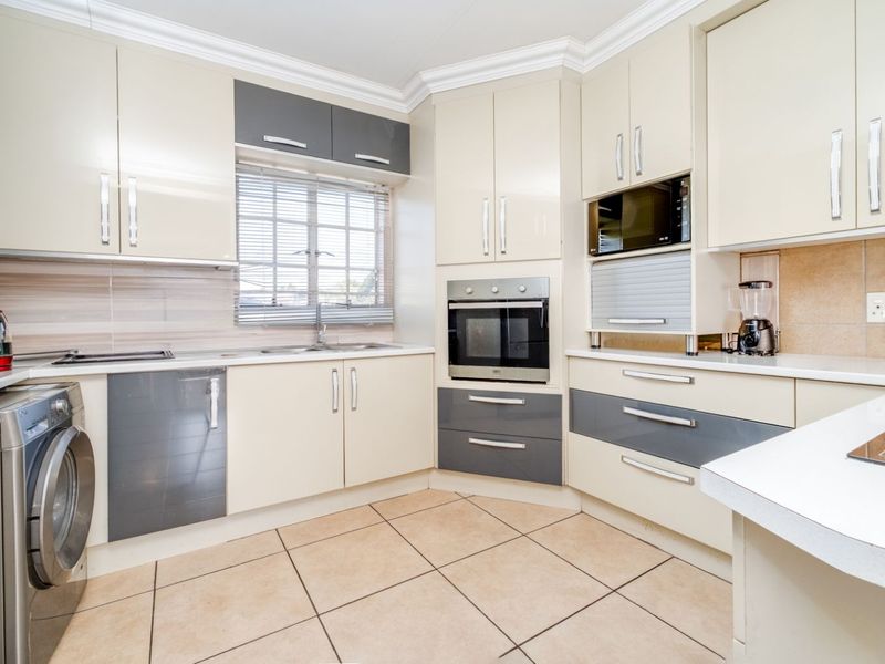 Apartment For Sale in Radiokop - Photo 6