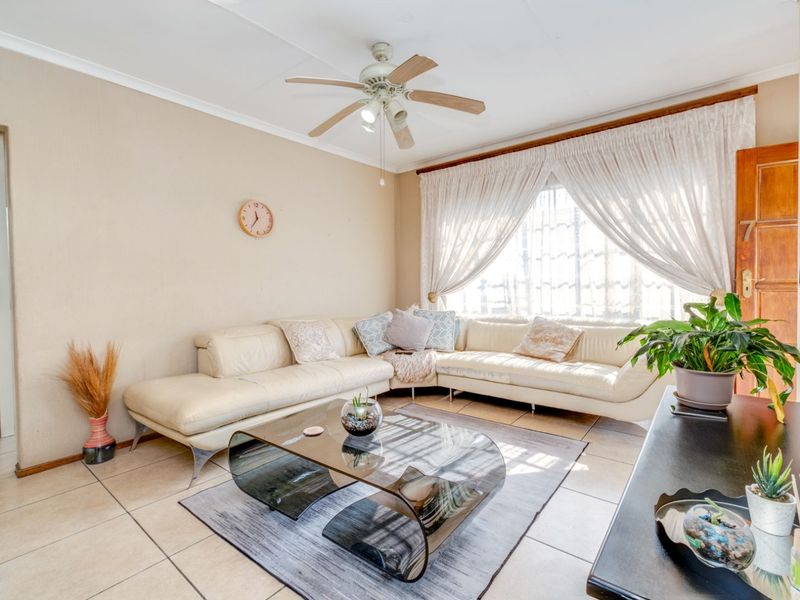 Apartment For Sale in Radiokop - Photo 3