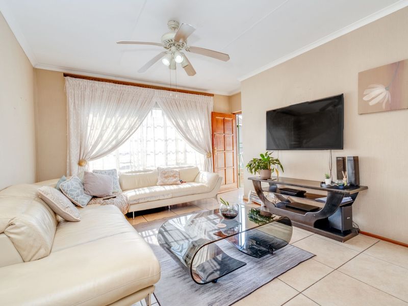 Apartment For Sale in Radiokop - Photo 4