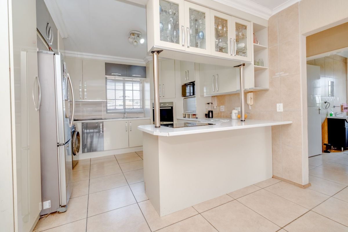Apartment For Sale in Radiokop - Photo 5