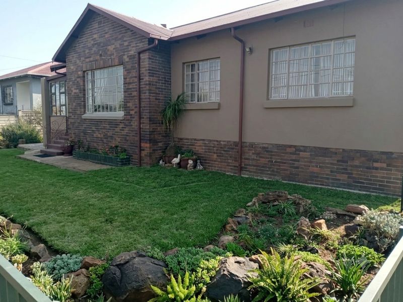 House For Sale in Hamberg - Photo 1