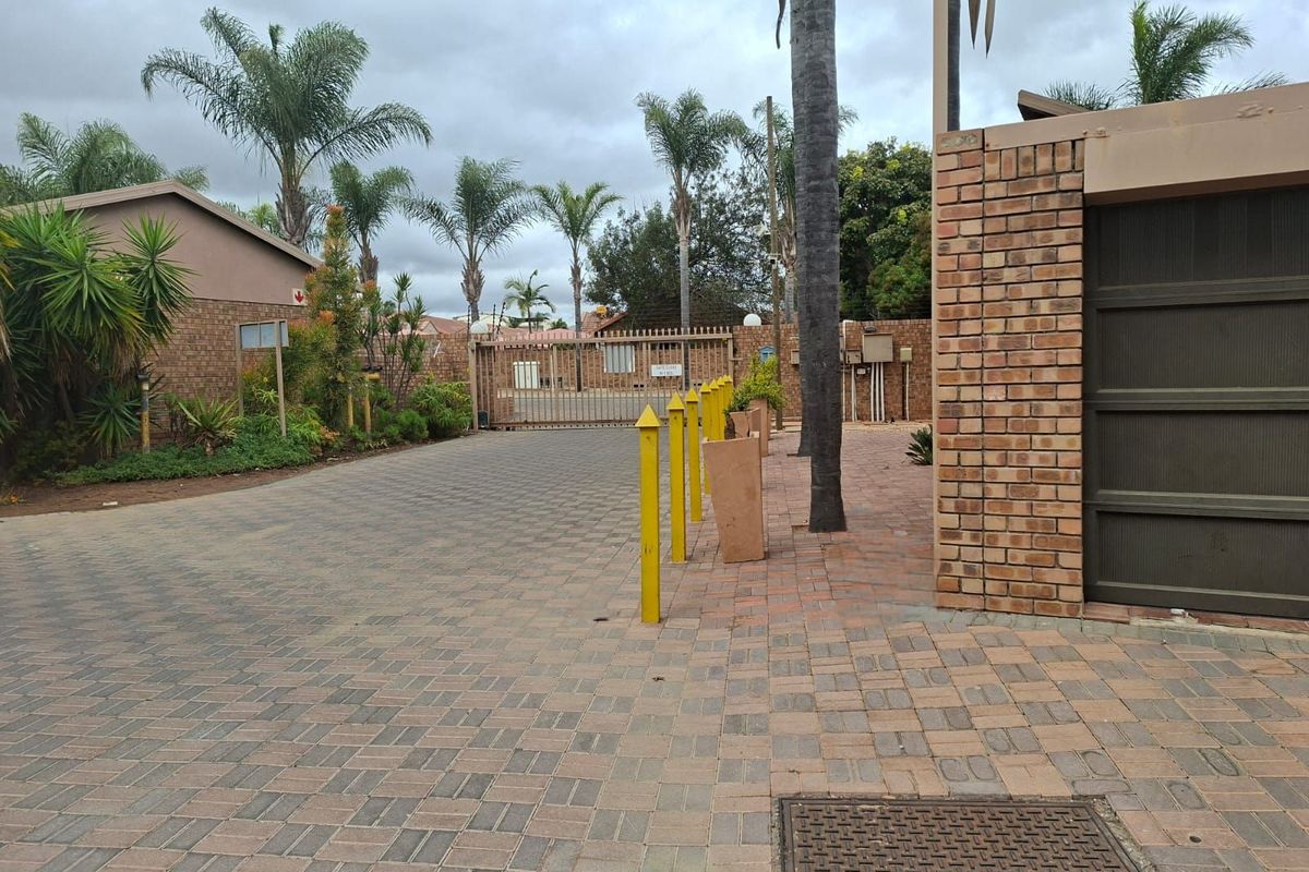 Townhouse For Sale in Bendor - Photo 4