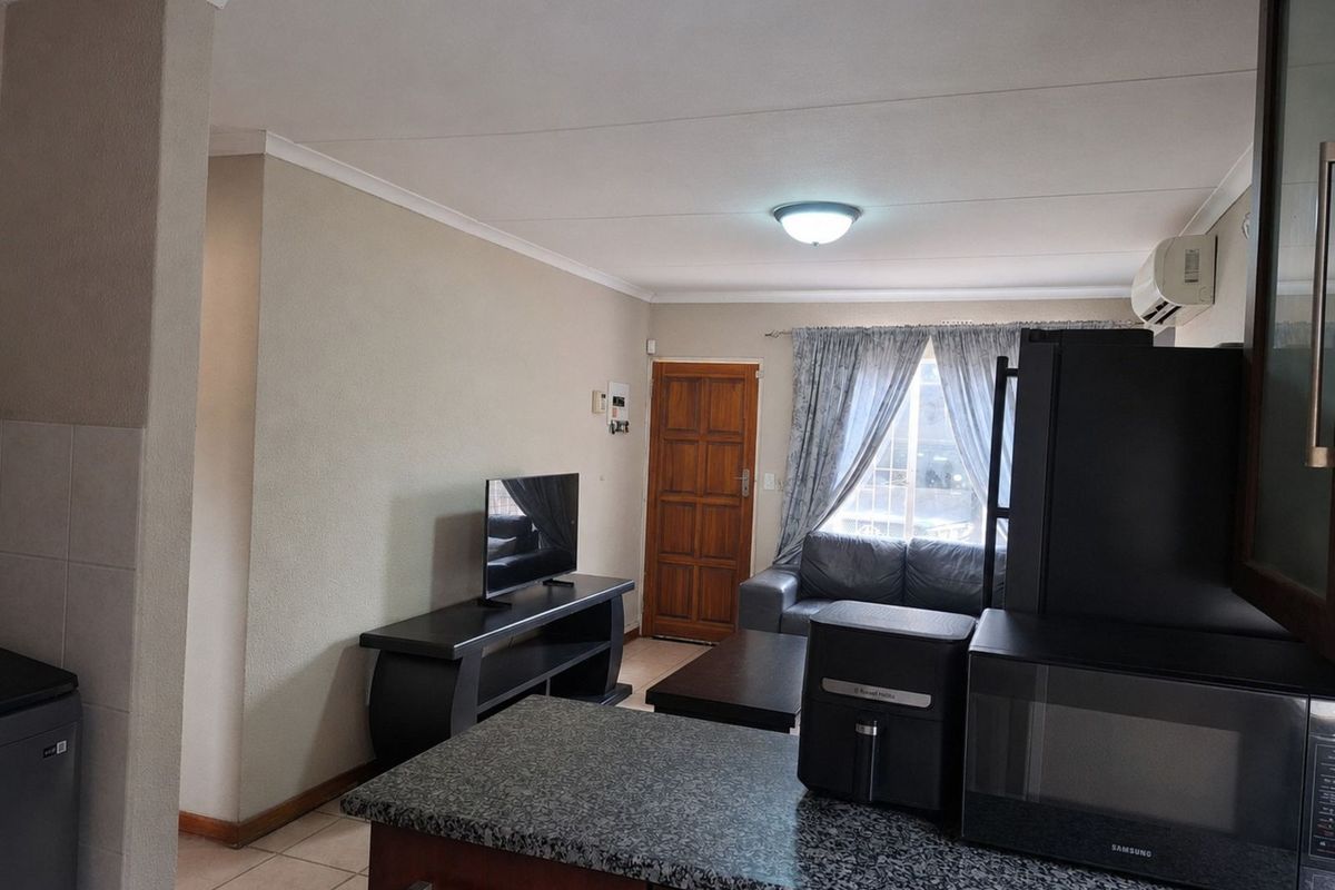 Townhouse For Sale in Bendor - Photo 5