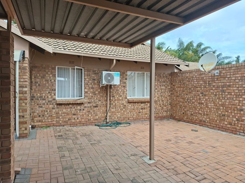 Townhouse For Sale in Bendor - Photo 3