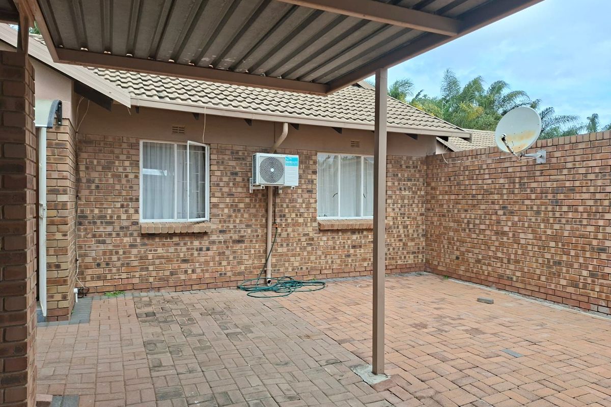 Townhouse For Sale in Bendor - Photo 3