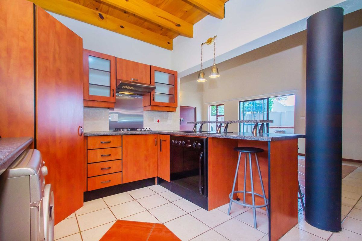 House For Sale in Northcliff - Photo 4