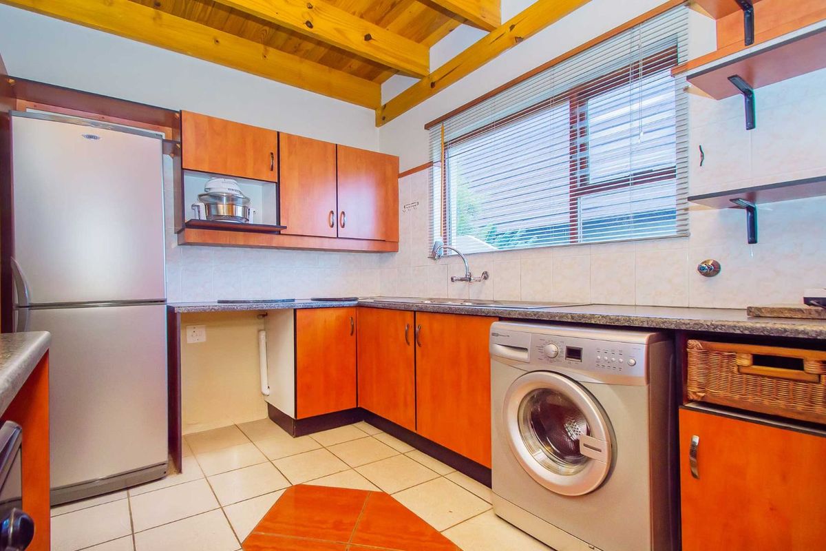 House For Sale in Northcliff - Photo 3