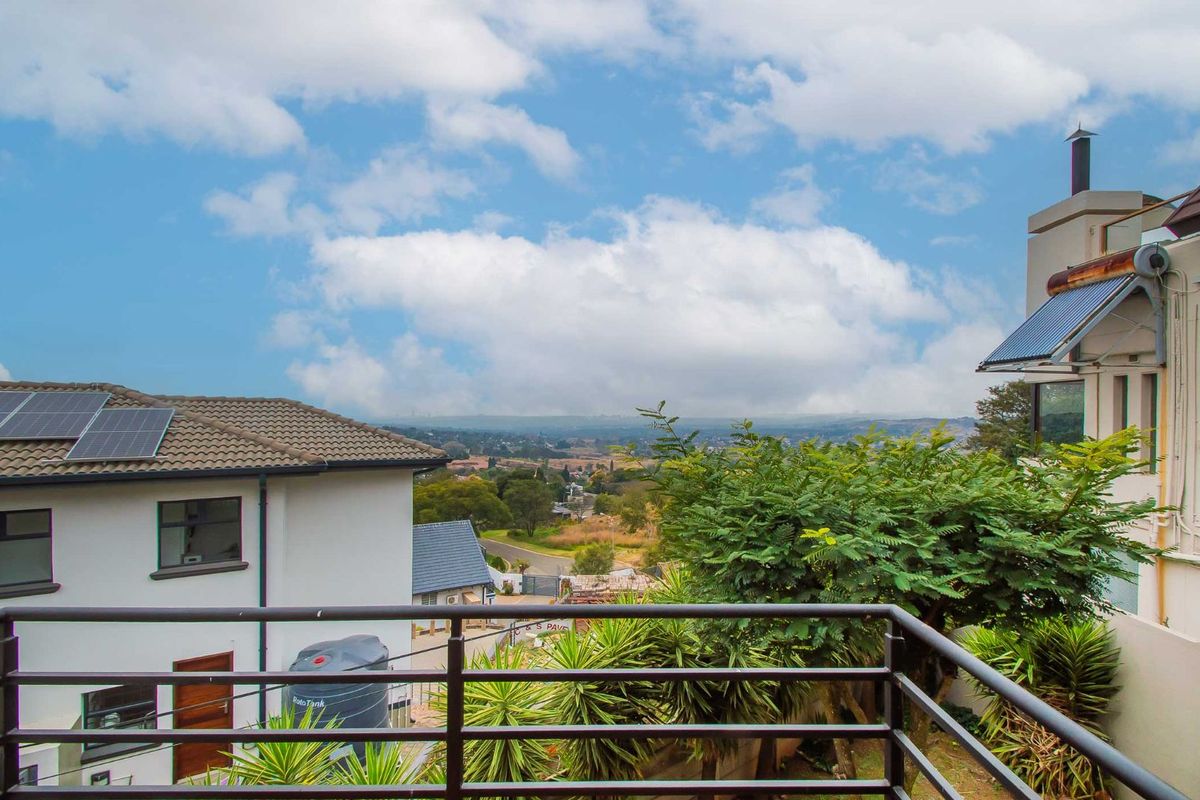 House For Sale in Northcliff - Photo 2
