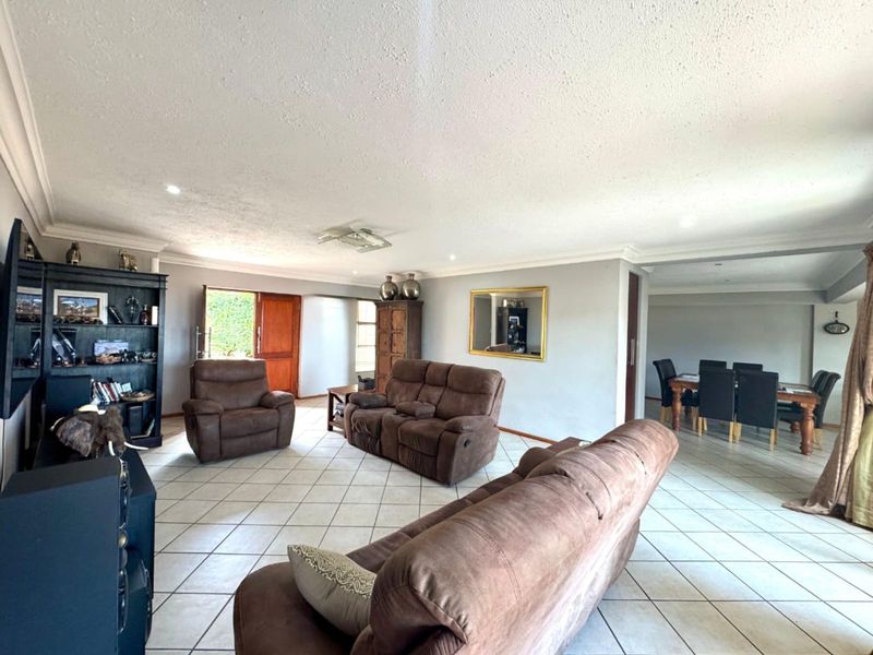 House For Sale in Bendor - Photo 3