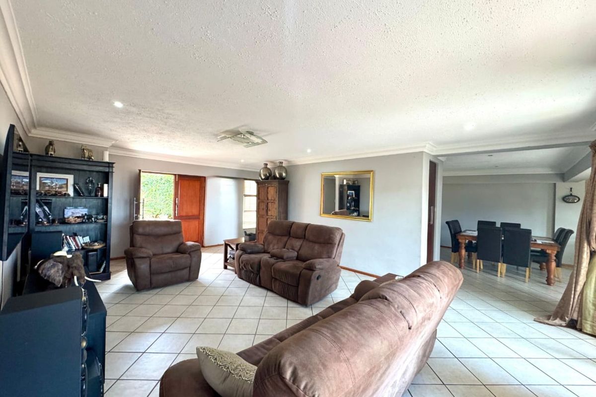 House For Sale in Bendor - Photo 3